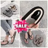 2024 NOUVEAU STYLE de haute qualité Gai Slide Designer Slippers Sandales Classic Flat Sandales Summer Flip Flops Men Slides