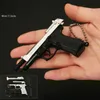 Gun Toys 1 3 Beretta 92F Gun Model Mini Alloy Gun Keychain med att ta bort pistolsamling Toy Gift för vuxna pojkar 240307