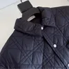 Quiltad bomberjacka makrokanallbar silkdräkt jacka mantel beskuren jacka quiltad lyxdesigner vintage multi pockning puffer jacka,