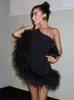 Kvinnor Elegant One-Shulder Feather Dress Lady Sexig Skew Neck Black Bodycon Dresses Female Nightclub Party Evening Vestidos 240228