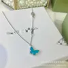 Colar de designer VanCF Colar de luxo diamante ágata 18k ouro trevo borboleta colar feminino luz luxo e popular pulseira de moda fritillaria ao vivo