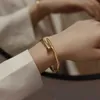 Goldarmband-Nageldesigner-Armreifen für Damen und Herren. Hochwertiges antikes Goldnagelarmband für Damen, Instagram, beliebt im Internet, einfaches, luxuriöses Nic-Logo