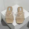 Sandalias de diapositivas metálicas triangulares Diapositivas de diseñador Mujeres Zapatillas de verano Letra Tacones gruesos Señoras Sandalia de playa Fiesta Boda Zapatilla Moda Zapatos de tacón bajo 5465