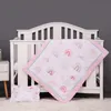 Pembe Rainbow 4 PCS Bebek Beşik Yatak Seti Kızlar ve Erkekler için Yorgan Beşik Sayfası Dahil Crib Skirtpillow Case 240229