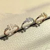 Anello a doppia T con diamante pieno della famiglia T s925 Set aperto in oro rosa 18 carati placcato in argento puro con anello in cristallo versatile stile T a forma di diamante