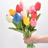 Fiori decorativi 2/4/6 pezzi bouquet artificiale di fiori di tulipano schiuma PE falso per la decorazione della cerimonia nuziale giardino di casa
