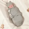 Filtar Bomullsbaby som tar emot filt Anti HARTLE SWADDLE WRAP MED HAT Född sovsäck Justerbara spädbarn Svadlande föremål