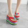 Pantofole Scarpe da spiaggia Scarpe morbide con tacco da donna su zeppa Sandali multicolori con plateau Sabot a quadretti Comfort PU alto a righe piatte