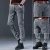 Abiti firmati Uomo Autunno Moda coreana Elastico elasticizzato Aderente Versatile Gioventù Slim Jeans skinny maschili Pantaloni 240315
