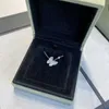 Naszyjnik designerski Vancf Naszyjnik luksus Diamond Agat 18K Gold Full Diamond Butterfly łańcuch damski czyste platowane złotą światło luksusowy czerwony