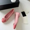 24ss Dames Balletschoen Gekleed Schoenen Klassieke Loafers Met Strik Suède Instapper Lage Hakken Slippers Outdoor Vrijetijdsschoen Ronde Tenen Roze Paars Blauw Groen Luxe Muiltjes