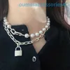 2024 Sieraden Ontwerper Merk Hanger Kettingen Niche Overdrijft Persoonlijkheid Slot Hoofd Parel Dames Gevoel voor Mode Ol Dubbellaags Sleutelbeenketting