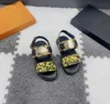 luxe Designer kindersandalen Mode Meisjes Sandalen Strandschoenen Zomer Kind Platte Schoenen Kinderen slipper Inclusief merk schoenendoos