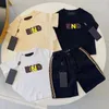 Designer Bear Tshirts Shorts Set Brand Baby Kids Toddler Boys Girls Clothing Set kläder Summer White Black Luxury Tracksuit Youth Sportsuit 2-10 år