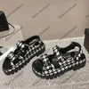Bayan Platform Topuklar Sandals Tasarımcı Tüvit Açık Dış Mekan Plaj Ayakkabı Bayanlar Ayarlanabilir Ayak Bileği Slingbacks Slaytlar Leisure Ayakkabı Yaz Pembe Yeşil Kırmızı Siyah Katırlar