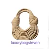 Designer Bottgs Vents's Jodie Tygväskor för Women Online Store 2023 Summer och Autumn New Noodle Bag Hand Woven Cool Fashion med riktig logotyp