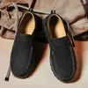 أحذية غير رسمية للرجال من المصممون المصممون الجلود الأصليون المتسكعون لقيادة moccasins مصنوعة يدويًا