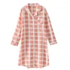 Kadınların Pijama İlkbahar / Sonbahar Ekose Uyku Shirts Çift Katmanlı Nezaket Pamuklu Ev Kıyafetleri İnce Uzun Kollu Sıradan Lapel Pijama Etek
