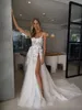 Boho A Line Suknie ślubne Zastosowania stanika kości Spaghetti Slit Tiulle Designer Wedding Suknie ślubne