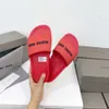 Balencaga B Family Paris Show Nya bokstäver High End One Line Beach Sandals Par Summer Luxury Designer Slides 5MCX