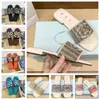 Włochy projektantki Slipper Women Flat Milan Brand Designer Trójkąt haft sandały slajdy buty luksusowe marki buty kobietę Letnie wysokiej jakości designerskie buty