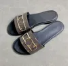 Sandali con scivolo metallico di lusso Designer Donna Estate Ciabatte Appartamenti Comodi infradito piatti sandali da spiaggia alla moda con pantofola