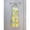 Abito in cotone da donna Stampa floreale giallo brillante Nuove vacanze estive Scollo decorativo quadrato Abiti longuette senza maniche per abiti da festa Abiti da cena DonnaFZ2403081