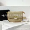 Factory Direct Hurtowe 2024 TAMI SIECI Red One ramię Crossbody Bag Mały styl zapachowy Zaawansowane wszechstronne francuskie kobiety