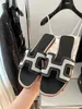 Original tofflor Typ Flat HH Bottomed tofflor för kvinnors ytterkläder 2024 Ny läder Square Toe Sheepskin Casual Kelly Sandals Non Slip 12n6i