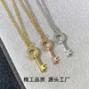 Collana con chiave della famiglia T. Donna nuova mini girasole V in oro doppia T con diamanti e catena con colletto a corona di alta edizione