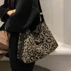 Casual Women Shoulder Bags Leopard Canvas Hobo Bag Kvinnlig stor kapacitet Messenger Väskor Soft Crossbody Handväska för kvinnor 240306