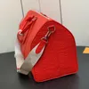 Borsa da uomo di alta qualità 10A Borse sportive da esterno Borsone da uomo Borsa da uomo firmata Borsa da 50 cm a tracolla da uomo Borsa da viaggio in vera pelle rossa con ondulazione dell'acqua, borsa da viaggio a tracolla