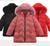 ジャケットの女の赤ちゃん服冬のコートチルドレン039S厚さのジャケットウォームポケットヘアボールロングファーカラーフード付きジャケット6548815