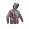 ハンティングジャケットファッションシャークスキンソフトシェルアウトドアストームジャケット風の防風と防水暖かい肥厚したフード付きカモフラージュコートユニセックス