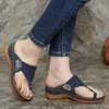 Hausschuhe Gummi Flip-Flops weich auf einem Keil flache Schuhe weibliche Rutschen niedrige Blumen-Slipers Frauen Hawaiian Comfort 2024 Casual Embroi