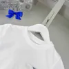 Varumärkesflickor Tracksuits Baby Clothes Summer T-shirt Set Storlek 100-160 cm Blå randiga Pocket Kids T-shirt och veckad kjol 24mar