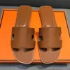 Designer-Sandalen, Hausschuhe für Damen, lässige Slipper, Schuhe, Outdoor-Strand-Slides, flacher Boden mit Schnalle, Unisex, echtes Leder