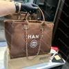 10a toppkvalitet cc väska kvinnor axel crossbody väska designer handväska grov blommig konsistens hög kapacitet strandpåse shopping väskor rese messenger läder väskor tote