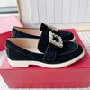 Zapatos informales de diseñador a la moda para mujer, zapatos mocasines con punta redonda y hebilla de cristal de ante negro de ante negro, zapatos de vestir de cuero suave