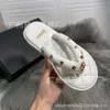 Designer Sandals Beach Xiaoxiangfeng Nieuwe Pinch Toe Herringband Tug Dames Diamond Grid Infrarood Dragen Sandalen Hiel Hiel Dikke Sole Casual Beach Shoe