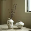 VASES ZEN CERAMIC VASEリビングルームティールーム勉強フラワーサビの風の手作りヴィンテージラフ陶器B B ORNAMEN L240309