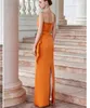 サシュフルドフリルサテンオレンジジッパーバックプリーツフロアレングスイブニングドレスと女性のためのエレガントな長いスカラッププロムドレス