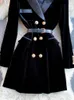 Blazer Coat Mujer Chaqueta de traje de terciopelo Invierno Doble botonadura Manga larga Señoras Blazer negro Cinturón Mujer Traje delgado Blazer Outwear 240228