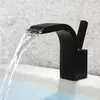 Badrumsvaskkranar Solid mässingskran Vattenfall Basin Mixer Tap Chrome/Black/White Wash Enkel handtag TAPS Ankomst