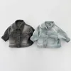 Vestes 2024 printemps dans les enfants bébé filles garçons vêtements de mode enfants Denim lavage à l'eau haut à simple boutonnage veste de manteau en bas âge