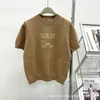 Mulheres Knits Tees Designer Marca 24 Início Primavera Manga Curta Em Torno Do Pescoço De Malha Top P Família Novo Estilo Com Fio De Ouro E Prata Moda Versátil Carta U3P4