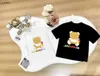 Popüler Çocuk T-Shirt Bebek Ayı Desen Bebek Tshirt Boyut 100-150 cm Tasarımcı Bebek Giysileri Yaz Siyah Beyaz Erkek Kızlar Kısa Kollu Tees 24Mar