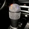 Interiörstillbehör Mini Garbage Bin Automotive Car Bling Rhinestone fordon Skräpfack med lock Cup Holder Trash Can Automatic Portable