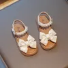 Barnskor Bow Pearls Open-Toe Summer Flats Kids Casual Girls Sandaler Non-Slip PU Simple Japanese Style For Dresses 240307