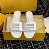 Designer Brand F Flat Bottom tofflor Luxury Sandaler Kvinnorskor Kudde Bekväm koppar Svartrosa Summer Fashion Sliding Beach Slippers